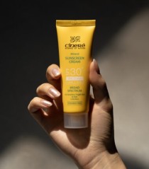 سینره-کرم ضد آفتاب بدون رنگ SPF30 – مناسب پوست های نازک، حساس و کودکان